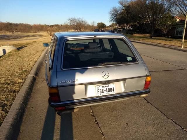 1980 Mercedes-Benz 200-Series Wagon - photo 2