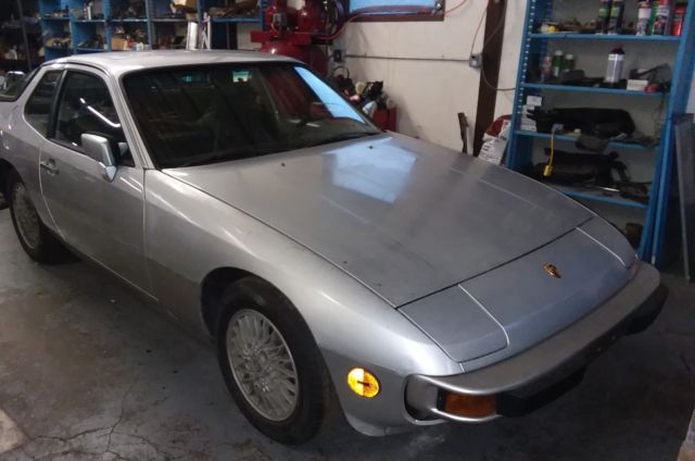 1980 Porsche 924 m471 sport option group with CofA engine number matching silver 1980 Porsche 924