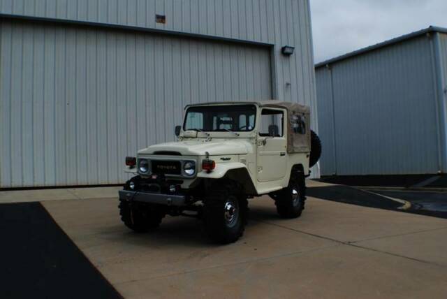 1980 Toyota Land Cruiser FJ40 LAND CRUISER 2F 4.2L I6 130HP 4-SPEED - photo 3