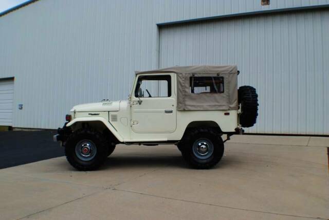 1980 Toyota Land Cruiser FJ40 LAND CRUISER 2F 4.2L I6 130HP 4-SPEED - photo 4