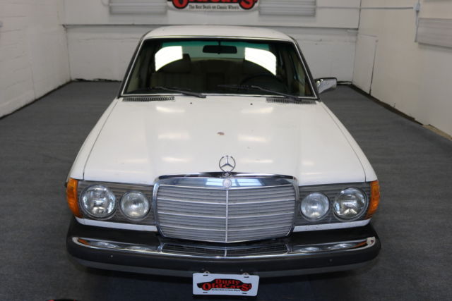 1980 Mercedes-Benz 300-Series Runs Drives Body Int 5cyl turbo diesel - photo 4