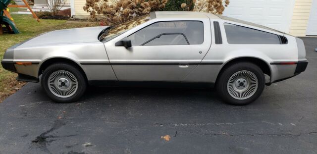 1981 DeLorean DMC-12