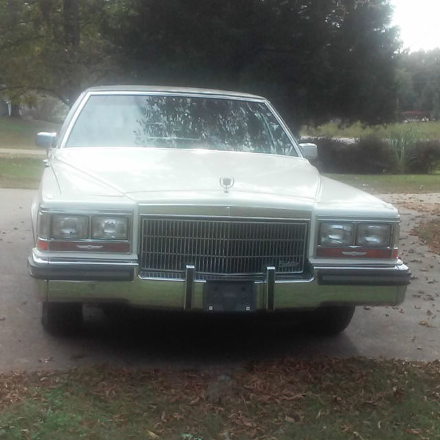 1981 Cadillac Brougham Vinyl Top - photo 3