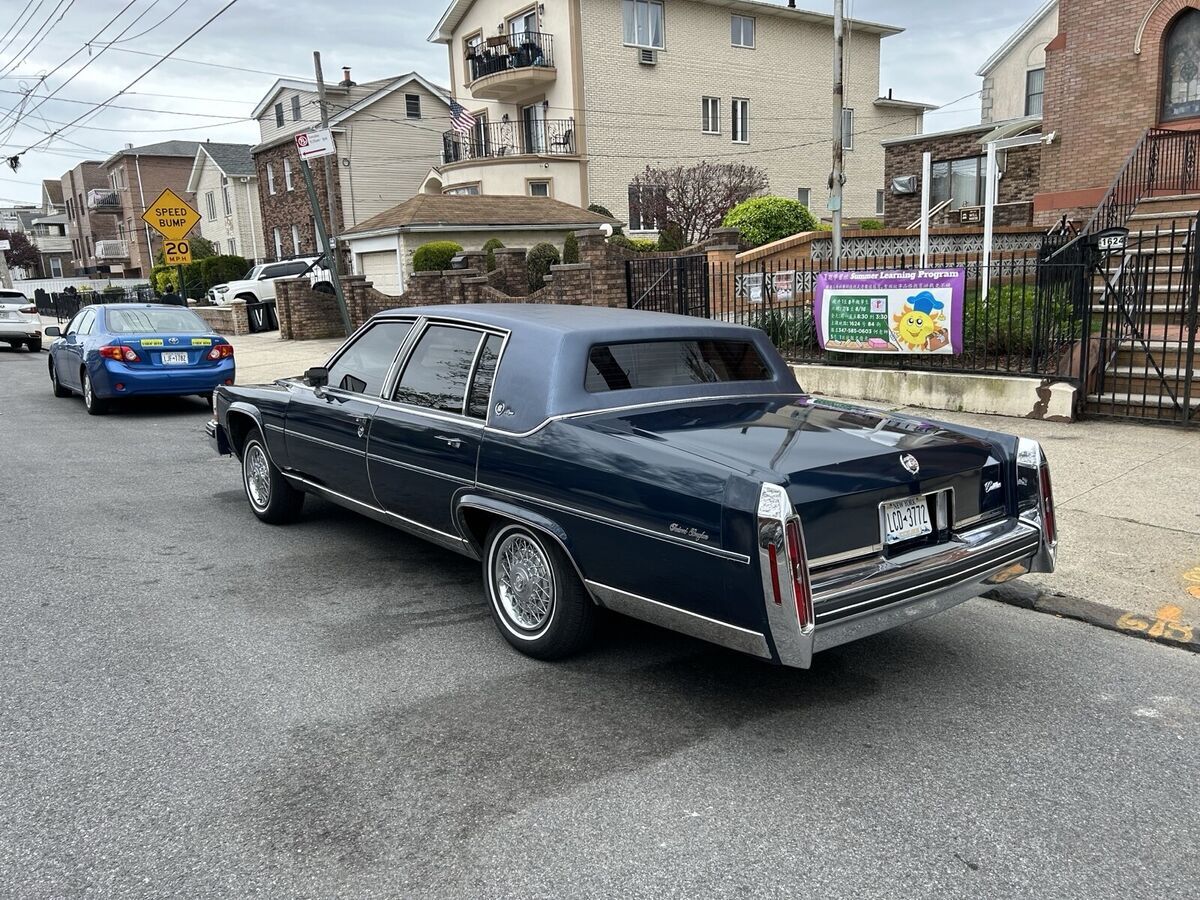 1981 Cadillac Fleetwood BROUGHAM - photo 2