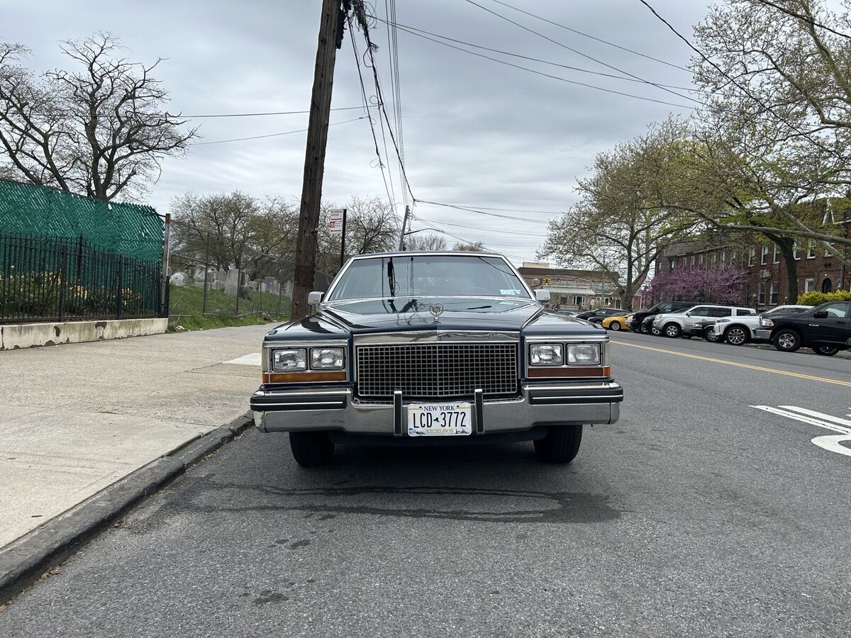 1981 Cadillac Fleetwood BROUGHAM - photo 3