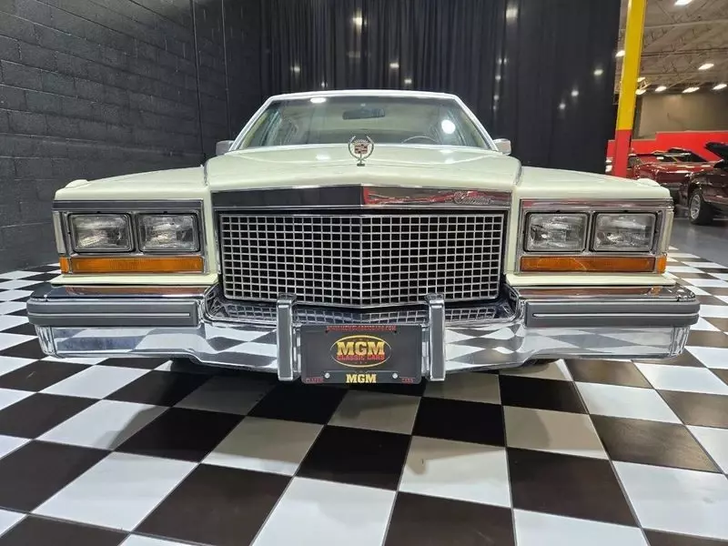 1981 Cadillac Fleetwood Fleetwood Brougham D'Elegance - photo 10