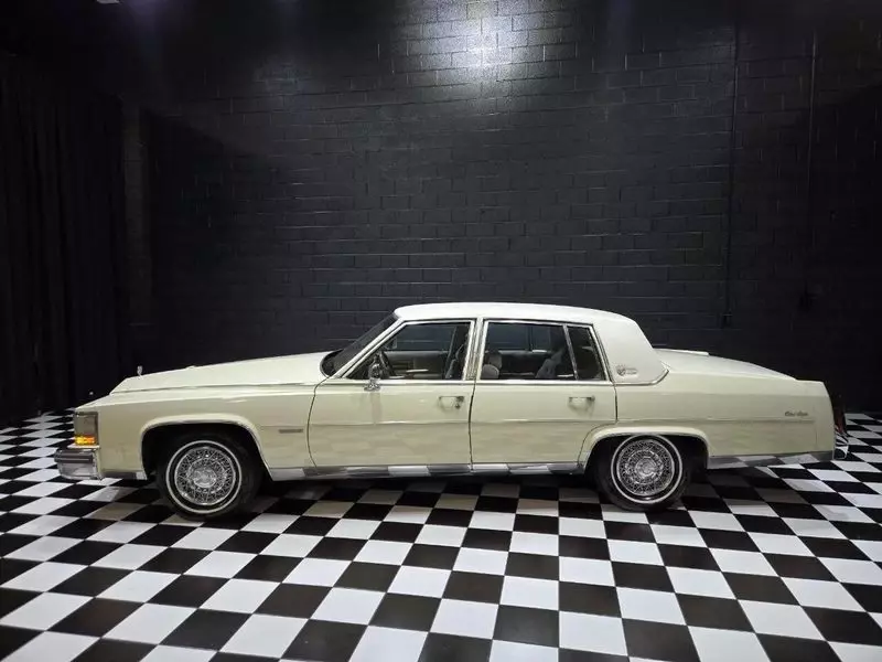 1981 Cadillac Fleetwood Fleetwood Brougham D'Elegance - photo 2
