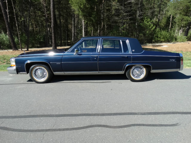 1981 Cadillac Fleetwood Brougham Sedan 4-Door 5.7L 1981 Cadillac Fleetwood