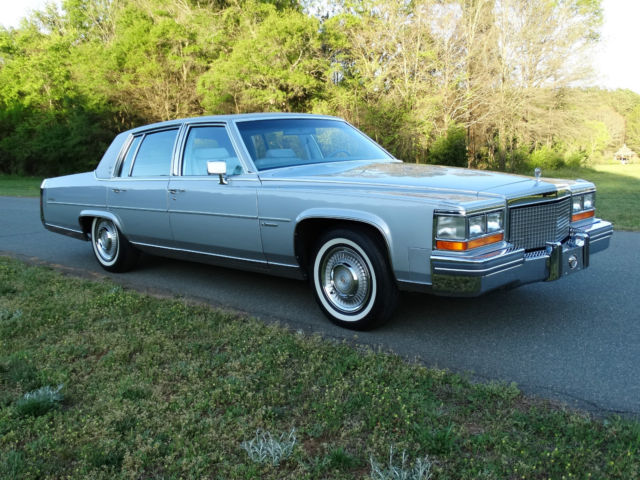 1981 Cadillac Fleetwood Brougham Sedan 4-Door 6.0L 1981 Cadillac Fleetwood