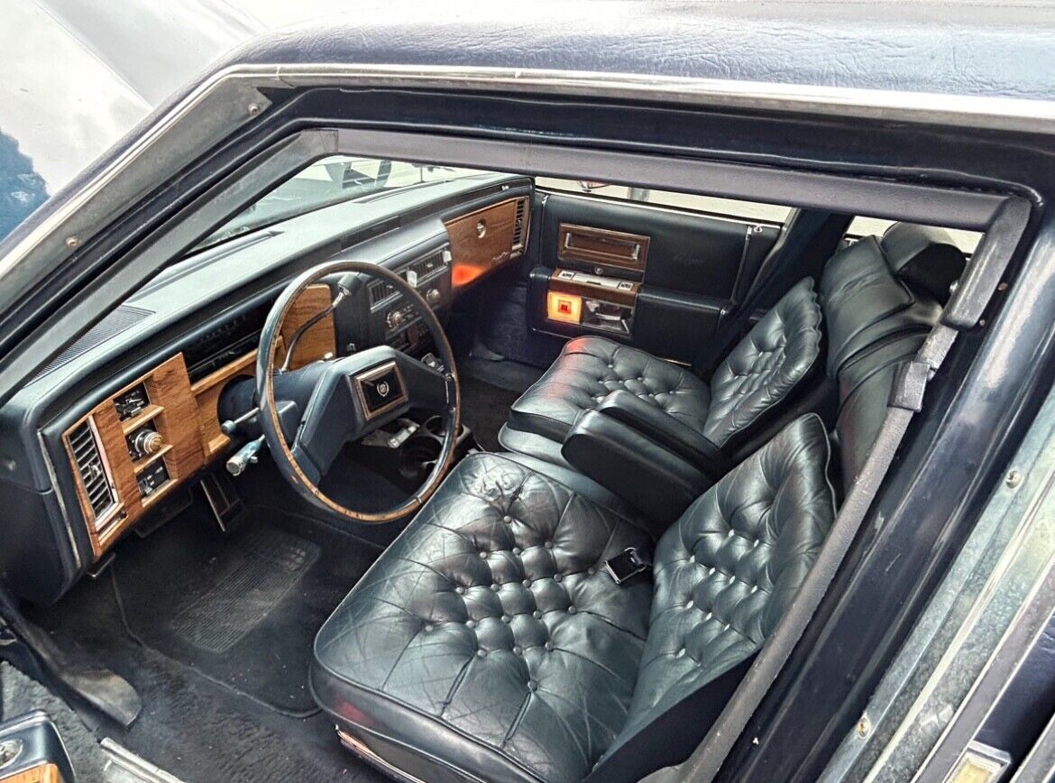 1981 Cadillac Fleetwood BROUGHAM - photo 6