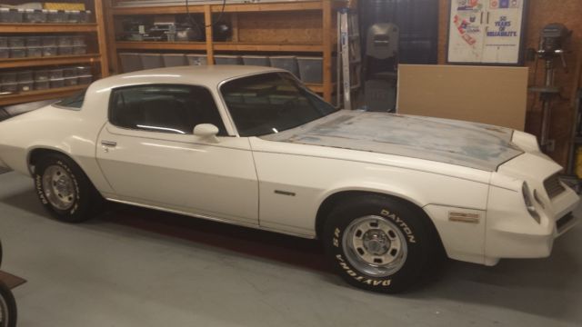1981 Camaro 6 cylinder 3 speed ORIGINAL. White Exterior with Dark Blue interior. 1981 Chevrolet Camaro