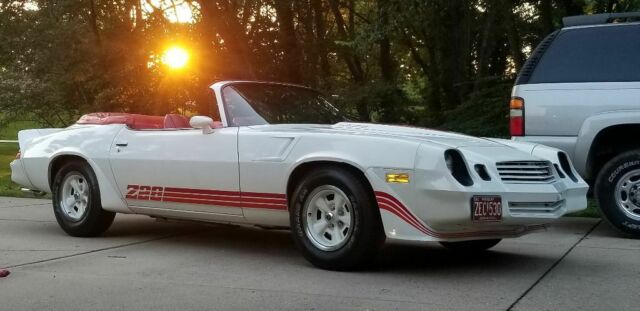 1981 Camaro Z28 CONVERTIBLE 75K no rust RARE 2nd generation UNIQUE STYLING 1981 Chevrolet Camaro Z28