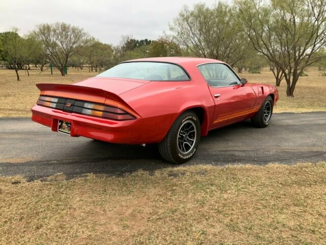 1981 Chevrolet Camaro Rare 4 speed Z/28 AC PS PB nice car - photo 2