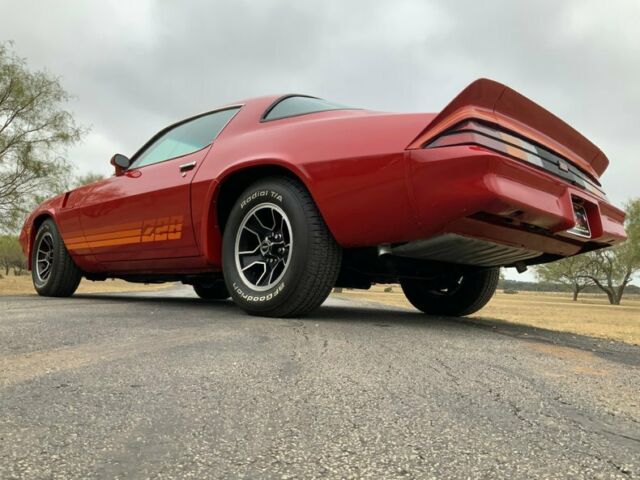 1981 Chevrolet Camaro Rare 4 speed Z/28 AC PS PB nice car - photo 4