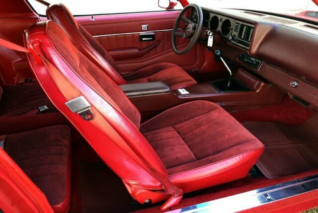 1981 Chevrolet Camaro Rare 4 speed Z/28 AC PS PB nice car - photo 6