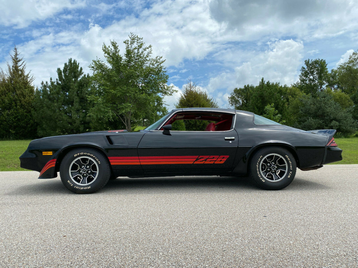1981 Chevrolet Camaro Z28, 305ci - 4 Spd, T-Tops, 77k miles, Very Clean - photo 11