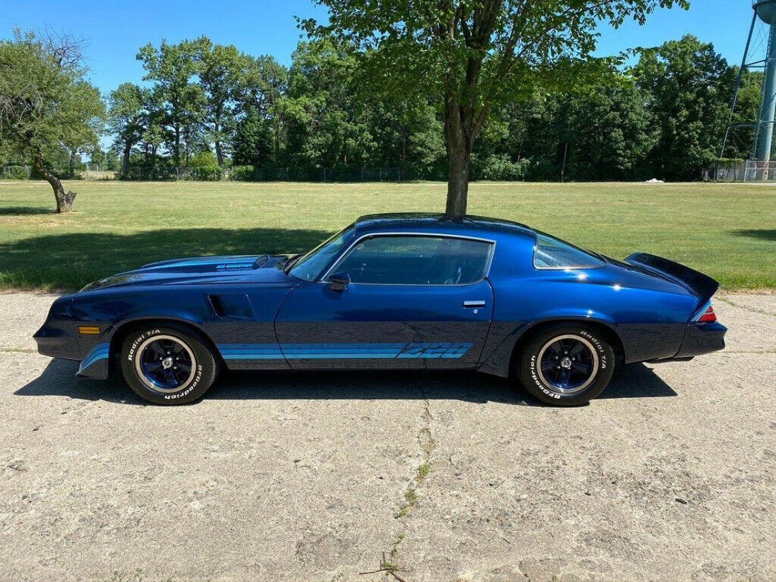 1981 Chevrolet Camaro Z28 350 CID 4 Speed - photo 3