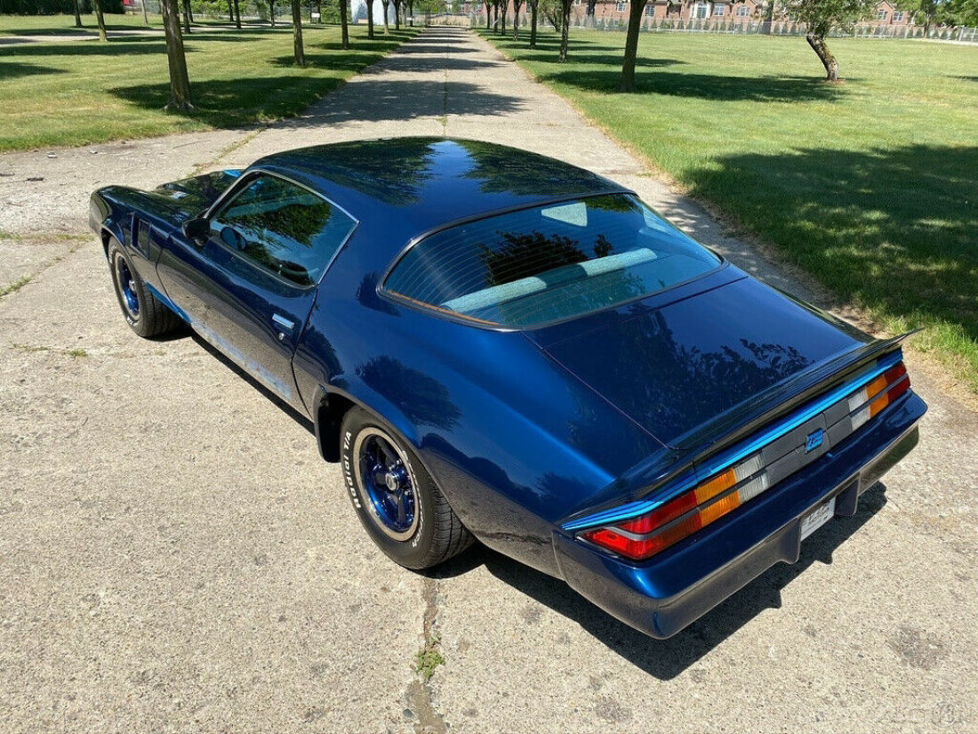 1981 Chevrolet Camaro Z28 350 CID 4 Speed - photo 4