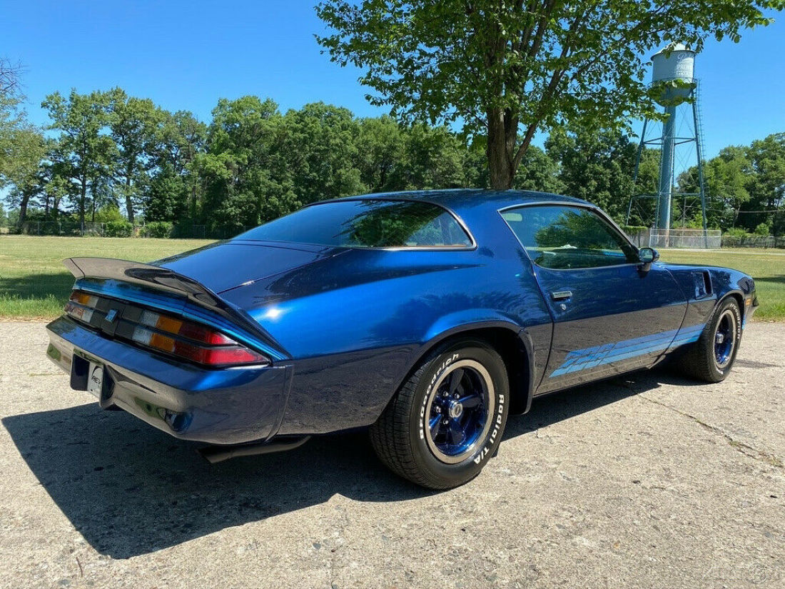 1981 Chevrolet Camaro Z28 350 CID 4 Speed - photo 7
