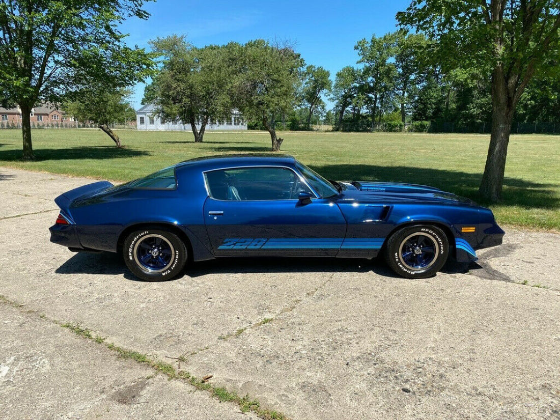 1981 Chevrolet Camaro Z28 350 CID 4 Speed - photo 8