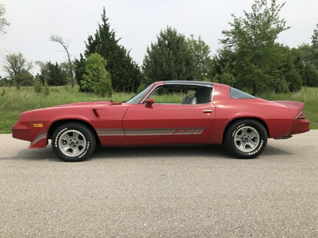 1981 Chevrolet Camaro Z28, 350ci - Auto, T-Tops, 60k miles, Red - photo 12