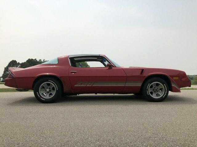 1981 Chevrolet Camaro Z28, 350ci - Auto, T-Tops, 60k miles, Red - photo 9