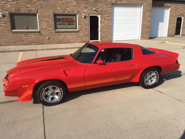 1981 Chevrolet Camaro Z28 - 4-Speed Consistent Show winner - 350 HP Crate Motor 1981 Chevrolet Camaro