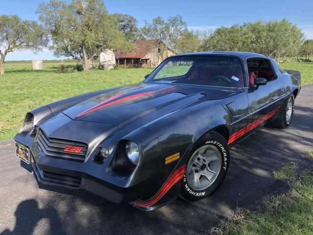 1981 Chevrolet Camaro Super clean T-top great color combination - photo 3