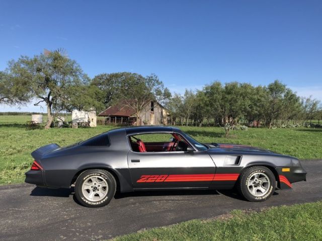 1981 Chevrolet Camaro Super clean T-top great color combination - photo 5