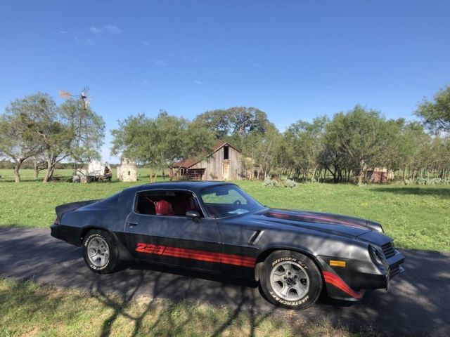 1981 Chevrolet Camaro Super clean T-top great color combination - photo 6