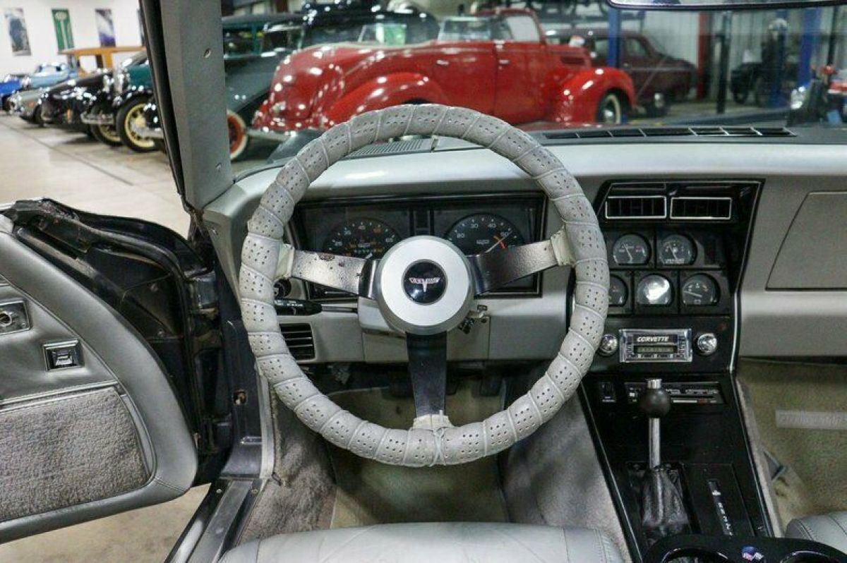 1981 Chevrolet Corvette - photo 12