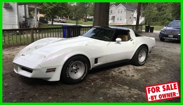 1981 Chevrolet Corvette 8 Cylinder 305 Gasoline Engine Mirrored T Tops c84273 1981 Chevrolet Corvette 8 Cylinder 305 Gasoline Engine