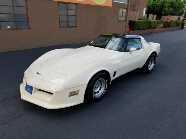 1981 Chevrolet Corvette Base 2dr Coupe Automatic 3-Speed RWD V8 5.7L Gasoline 1981 Chevrolet Corvette Base 2dr Coupe Coupe 2-Door Automatic 3-Speed