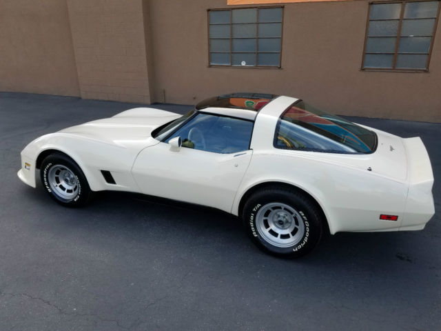 1981 Chevrolet Corvette Base 2dr Coupe Coupe 2-Door Automatic 3-Speed - photo 2