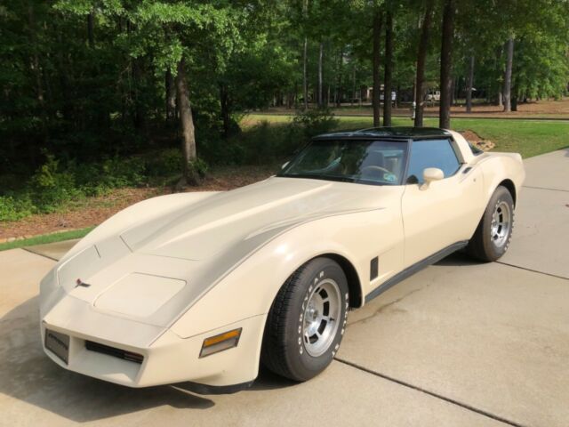 1981 Chevrolet Corvette Beige Tan Interior 1981 Chevrolet Corvette