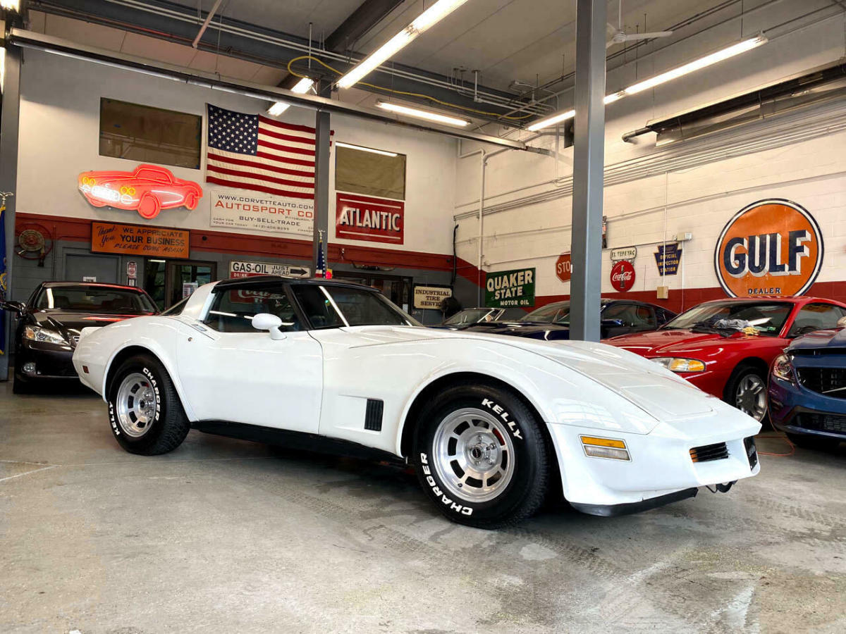1981 Chevrolet Corvette Coupe - photo 2