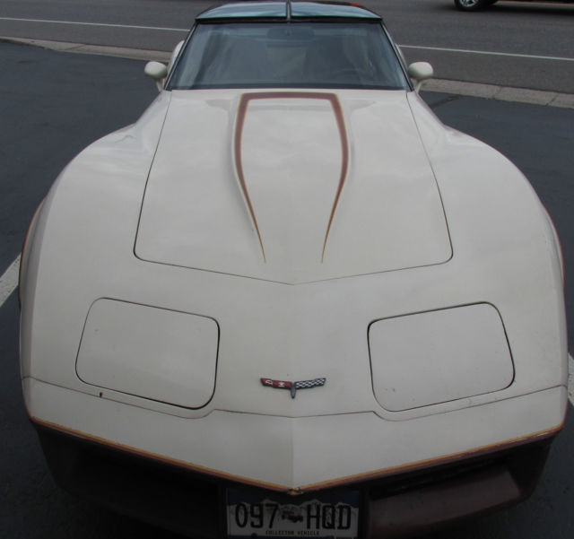 1981 Chevrolet Corvette Coupe 5.7L V8 4BL OHV Rear Wheel Drive 1981 Chevrolet Corvette