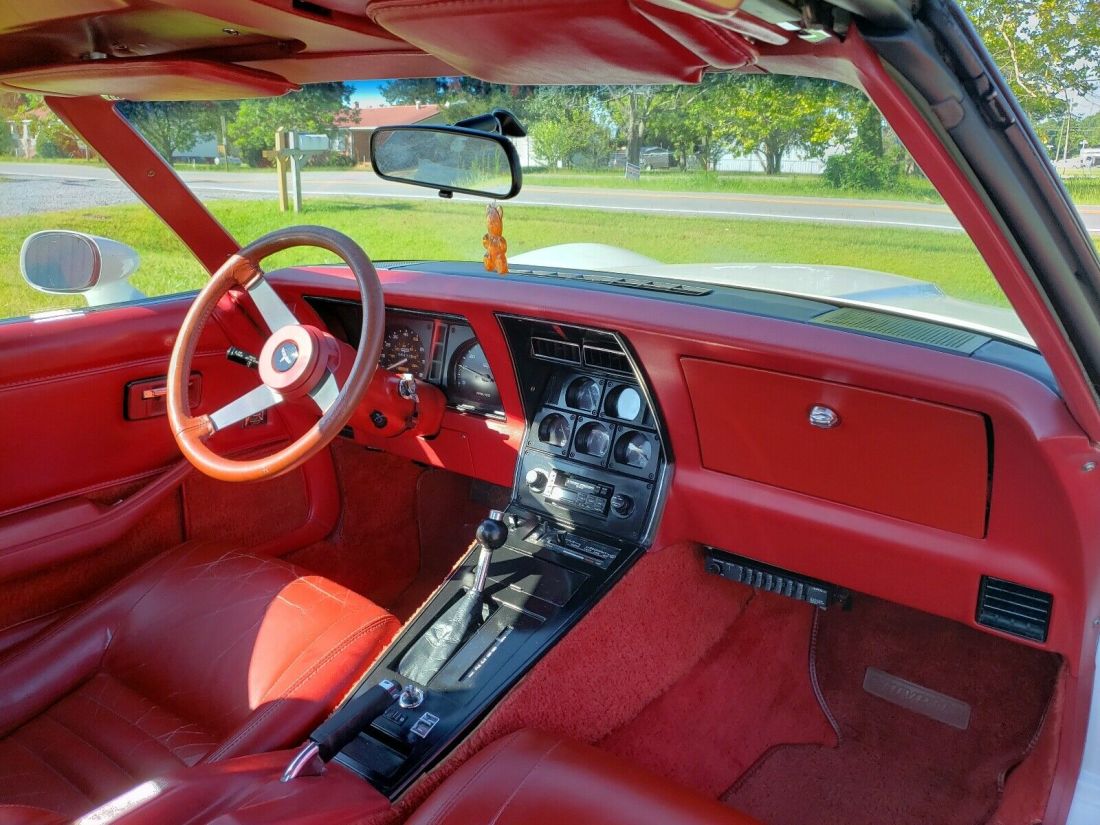 1981 Chevrolet Corvette red - photo 10