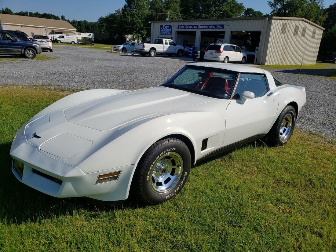 1981 Chevrolet Corvette red - photo 2