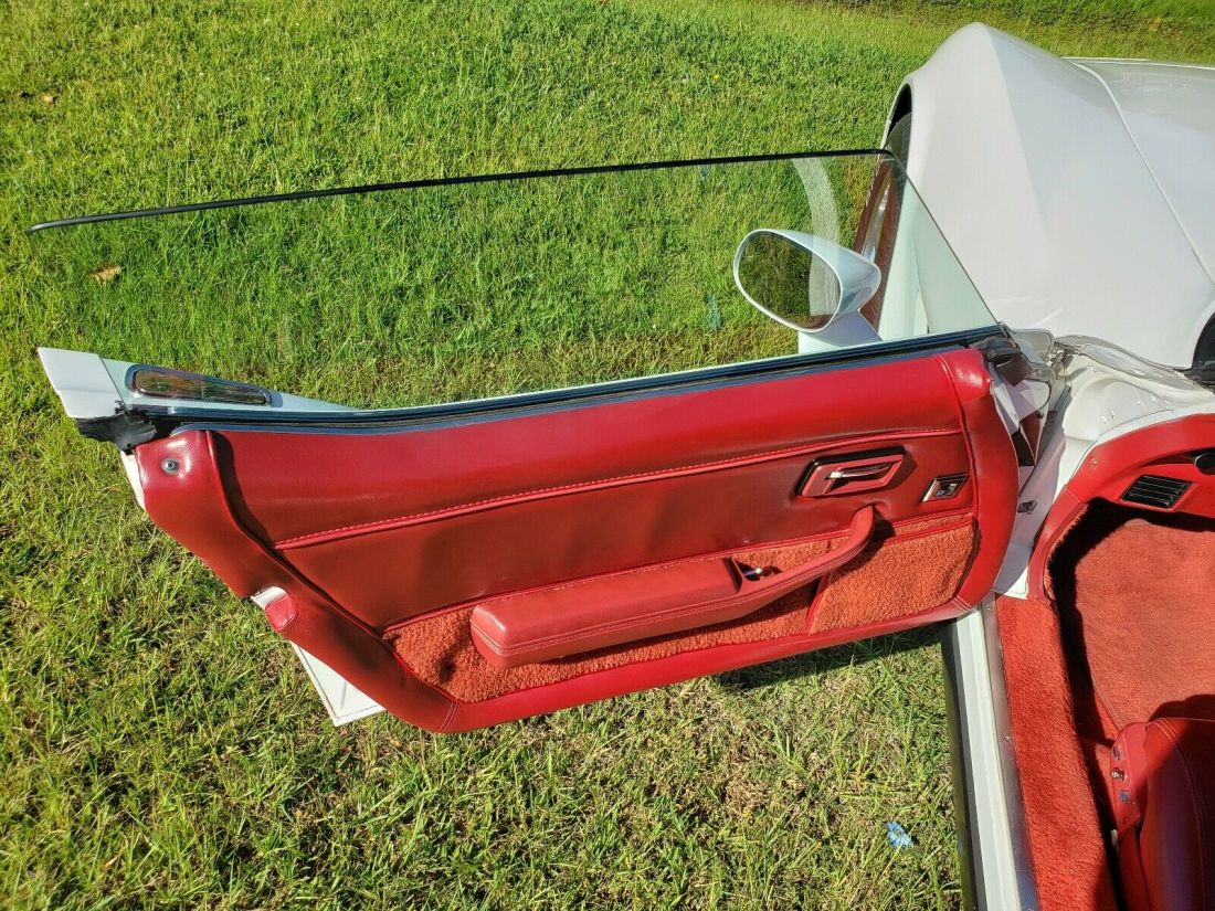 1981 Chevrolet Corvette red - photo 3