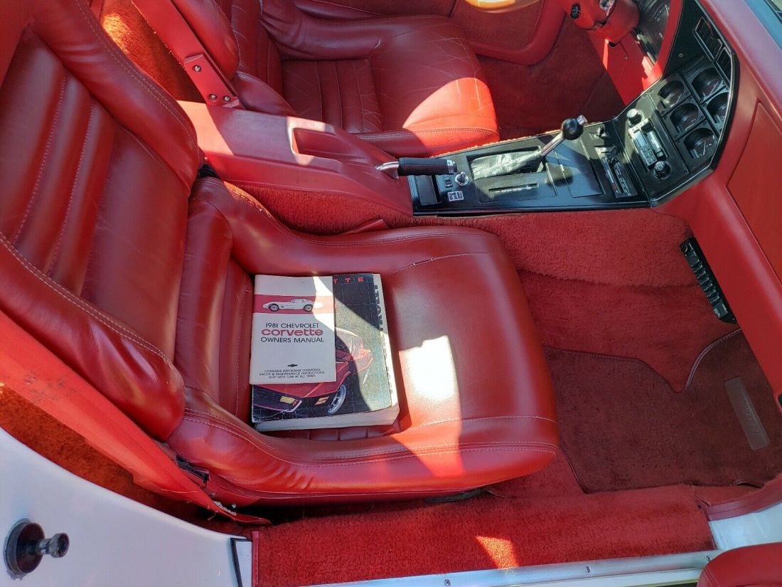 1981 Chevrolet Corvette red - photo 8