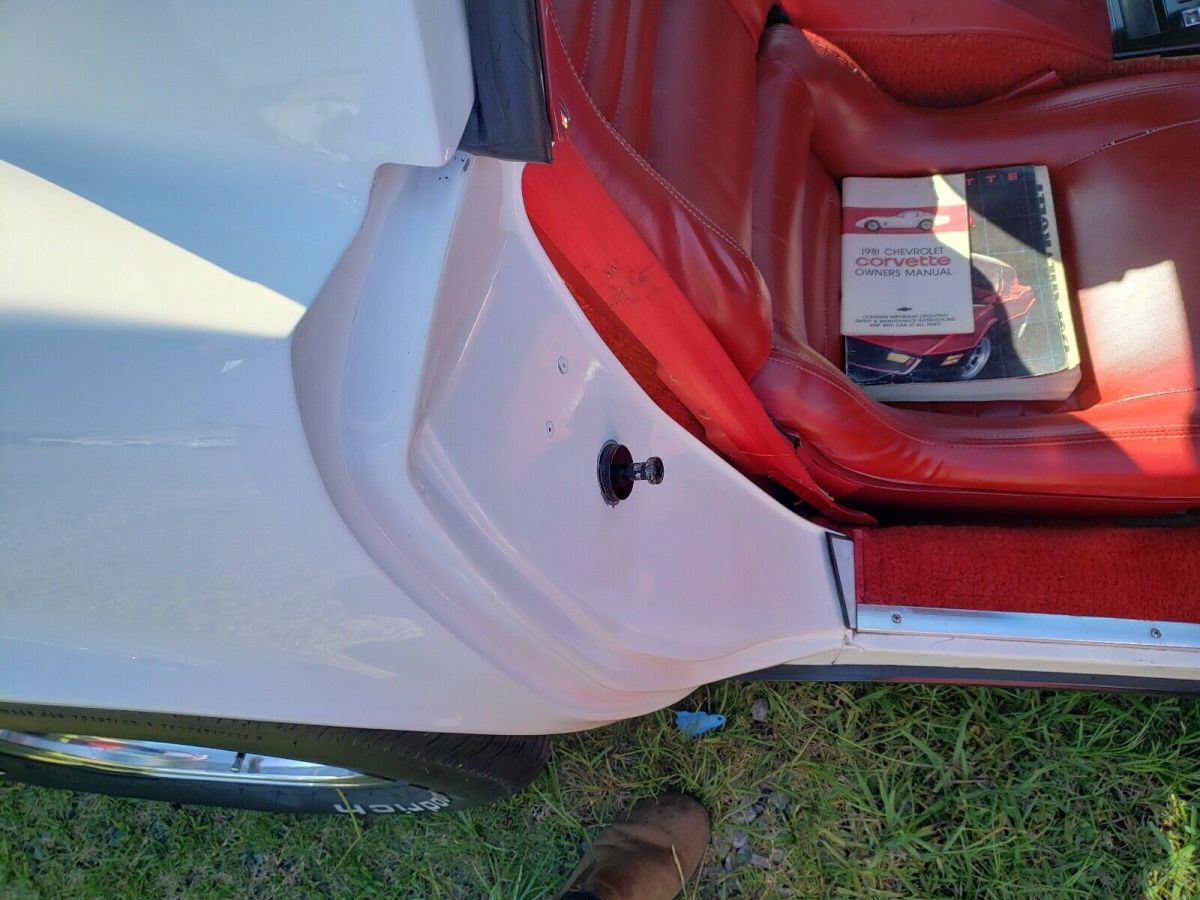 1981 Chevrolet Corvette red - photo 9