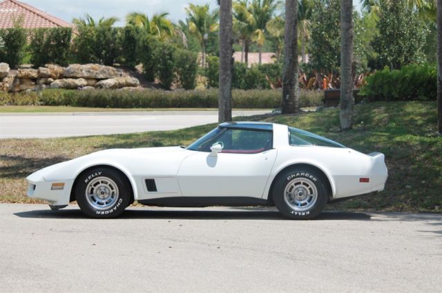 1981 Chevrolet Corvette Low Miles Automatic Glass T-Tops - photo 8