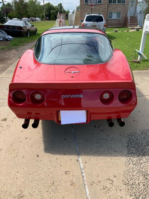 1981 Chevrolet Corvette Base corvette with t-tops, fully loaded - photo 2