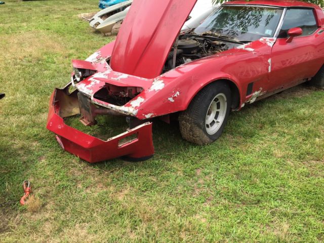 1981 Chevrolet corvette yard find , will run and drive needs some tlc 1981 Chevrolet Corvette T top