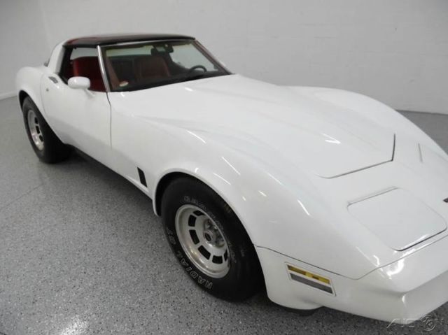 1981 Chevrolet Corvette T-TOP AUTOMATIC 350CI - photo 2