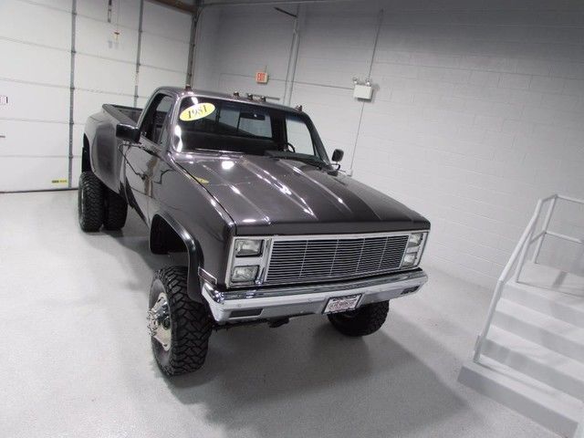 1981 Chevrolet Suburban - photo 2
