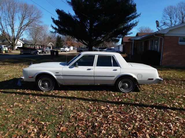 1981 Chrysler LeBaron salon - photo 2
