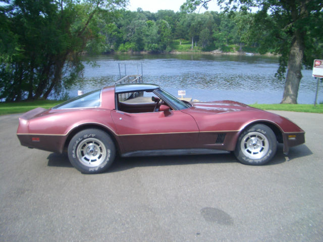 1981 CHVROLET CORVETTE/2 TONE/CINNABAR LEATHER/52,164 ORIGINAL MILES/GLASS TOPS 1981 Chevrolet Corvette