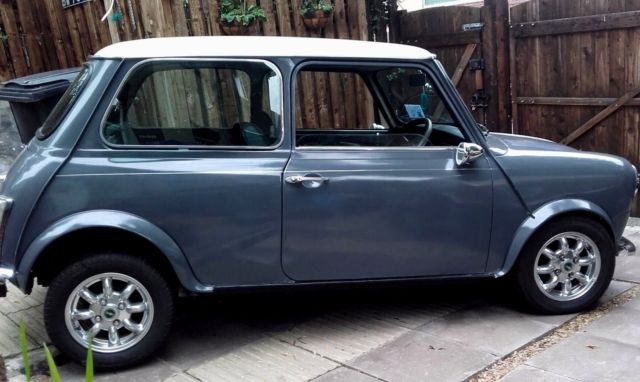 1981 CLASSIC MINI LHD OR RHD LEATHER DELIVERY INCLUDED IN PRICE 1981 Mini Classic Mini